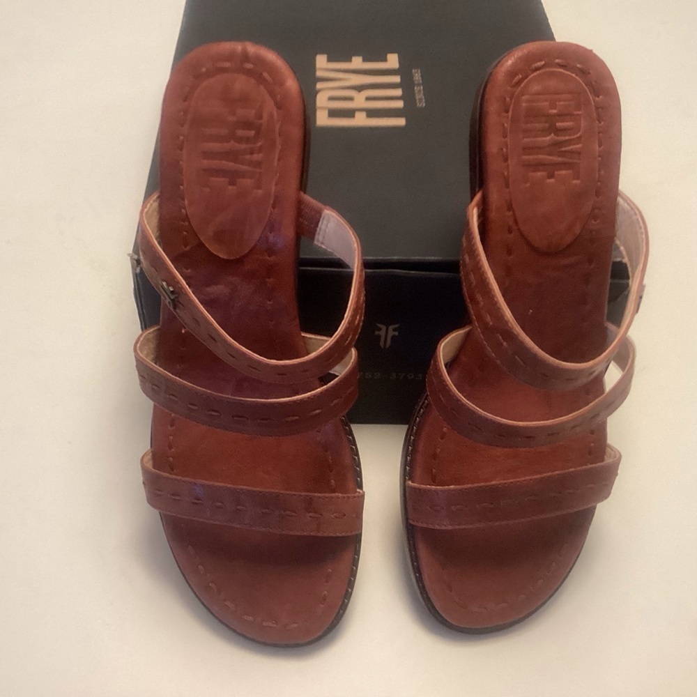Frye Estelle Leather Strappy Stack Heeled Y2K Boho Slide Sandals  Cognac NIB 9.5